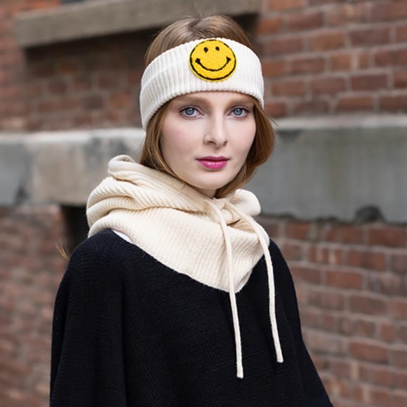 SMILE PATCHED EARMUFF HEADBAND - Picture 1 of 2